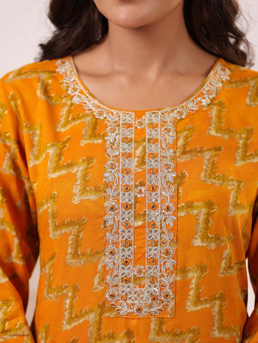 women printed three quarter sleeve straight kurta - 22076875 - Standard Image - 4