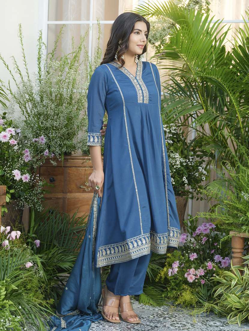 women three quarter sleeve kurta pant with dupatta set - 22076906 -  Standard Image - 1