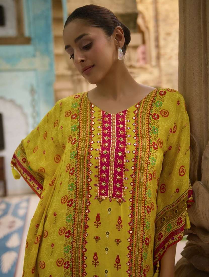 women printed kimono sleeve kaftan kurta with pant set - 22076977 - Standard Image - 4