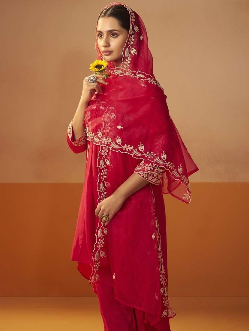 women embroidered three quarter sleeve kurta pant with dupatta set - 22076989 - Standard Image - 4