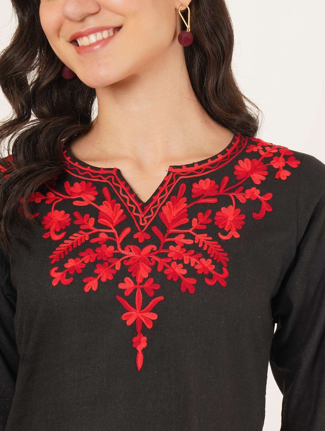 women embroidered three quarter sleeve kurti - 22077949 - Standard Image - 4