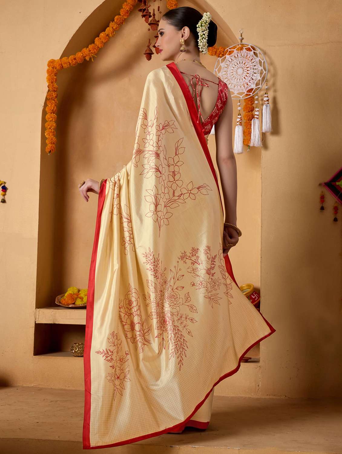 women printed casual wear saree with blouse - 22078186 - Standard Image - 4