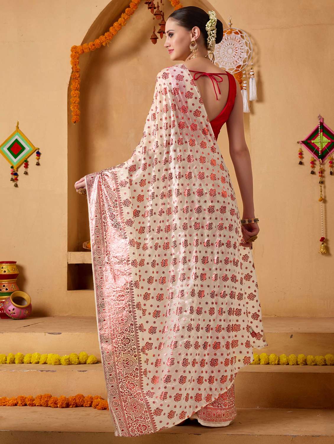 women printed casual wear saree with blouse - 22078204 -  Standard Image - 4