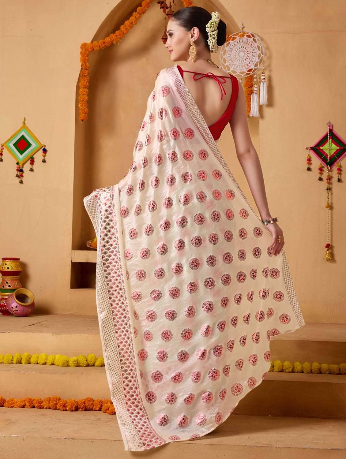 Women Printed Casual Wear Saree With Blouse - 22078205 -  Standard Image - 4