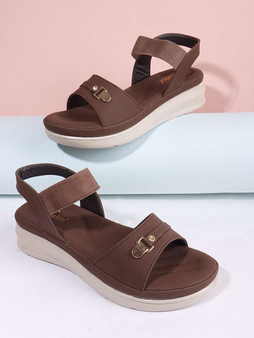 women solid back strap wedge