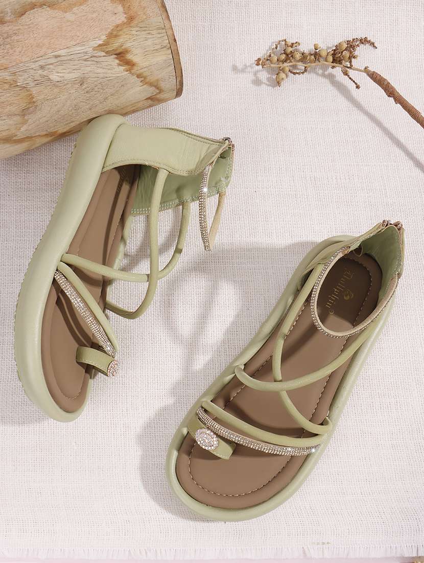 women solid strappy gladiator flats