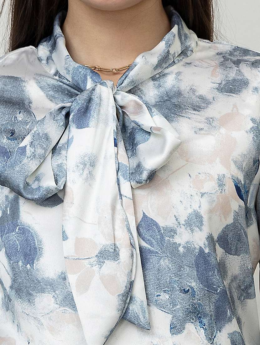 women printed bell sleeve tie up neck top - 22078518 - Standard Image - 4