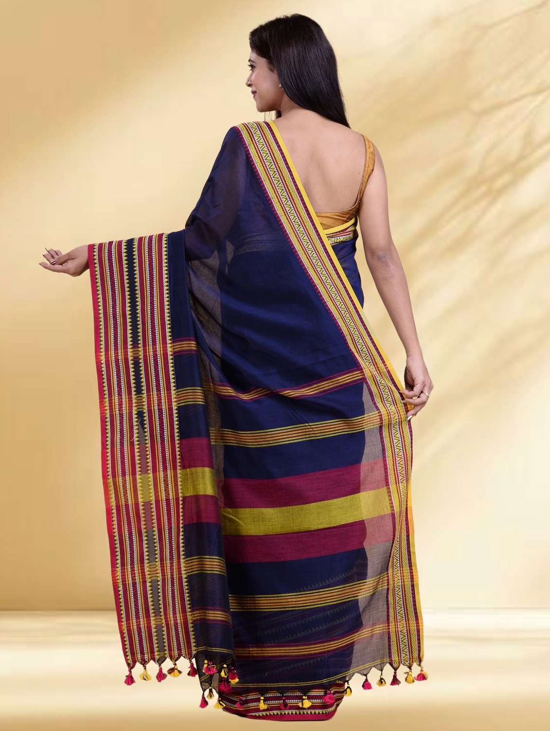 women self design handloom saree with blouse - 22079280 -  Standard Image - 4