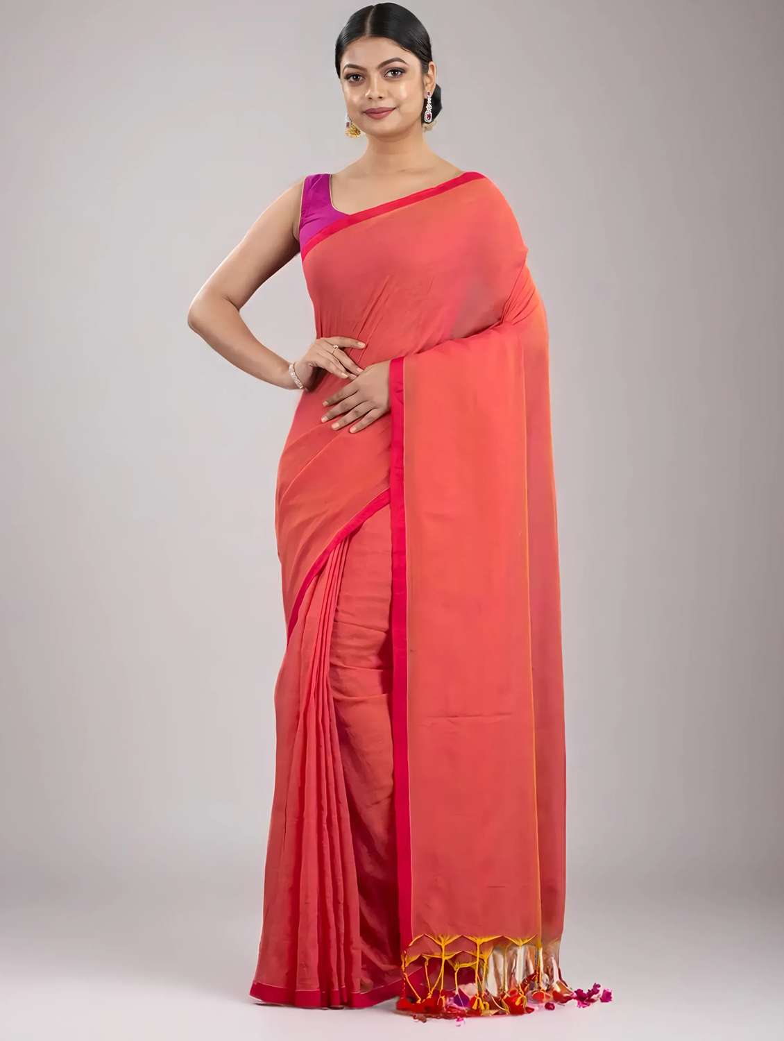 women solid handloom saree with blouse - 22079290 -  Standard Image - 1