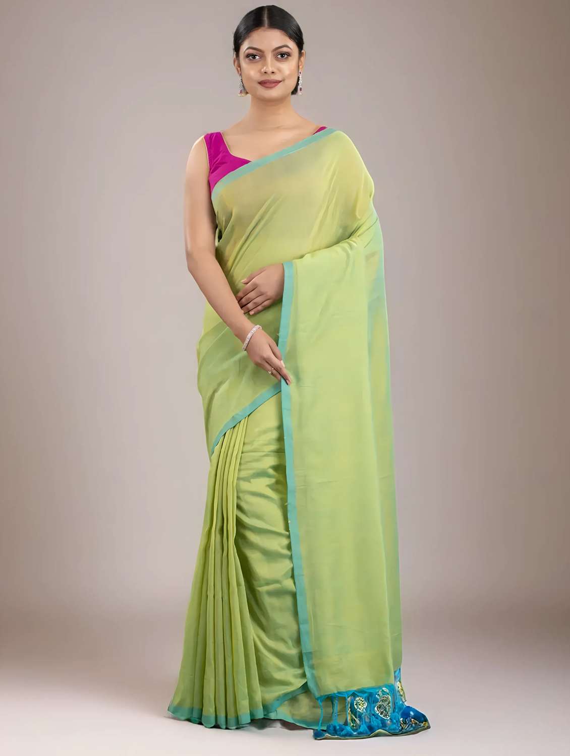 women solid handloom saree with blouse - 22079292 -  Standard Image - 1