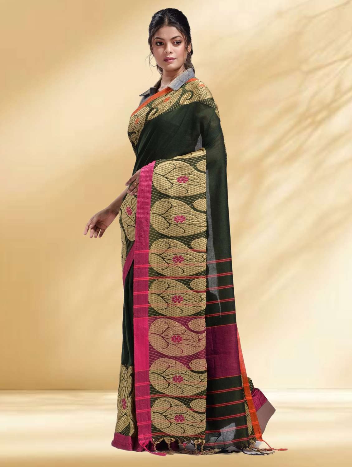 women solid with bordered handloom saree with blouse - 22079300 -  Standard Image - 1