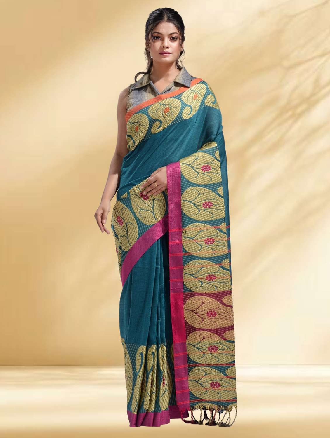 women solid with bordered handloom saree with blouse - 22079301 - Standard Image - 1