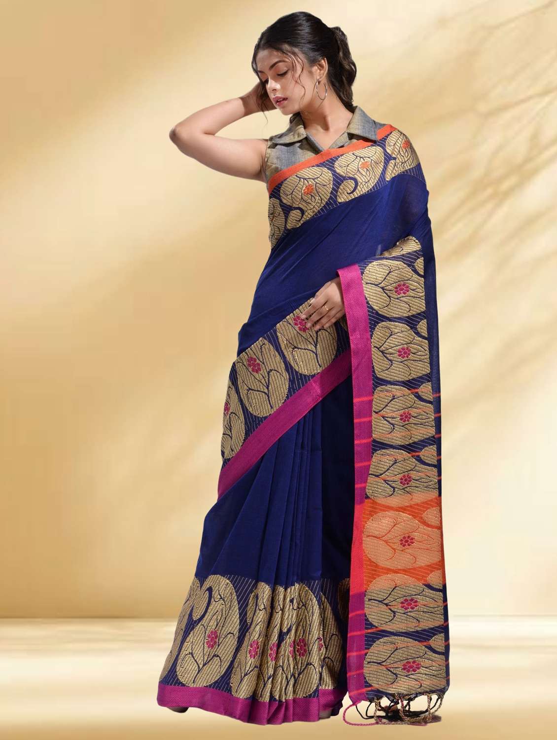 women solid with bordered handloom saree with blouse - 22079302 -  Standard Image - 1