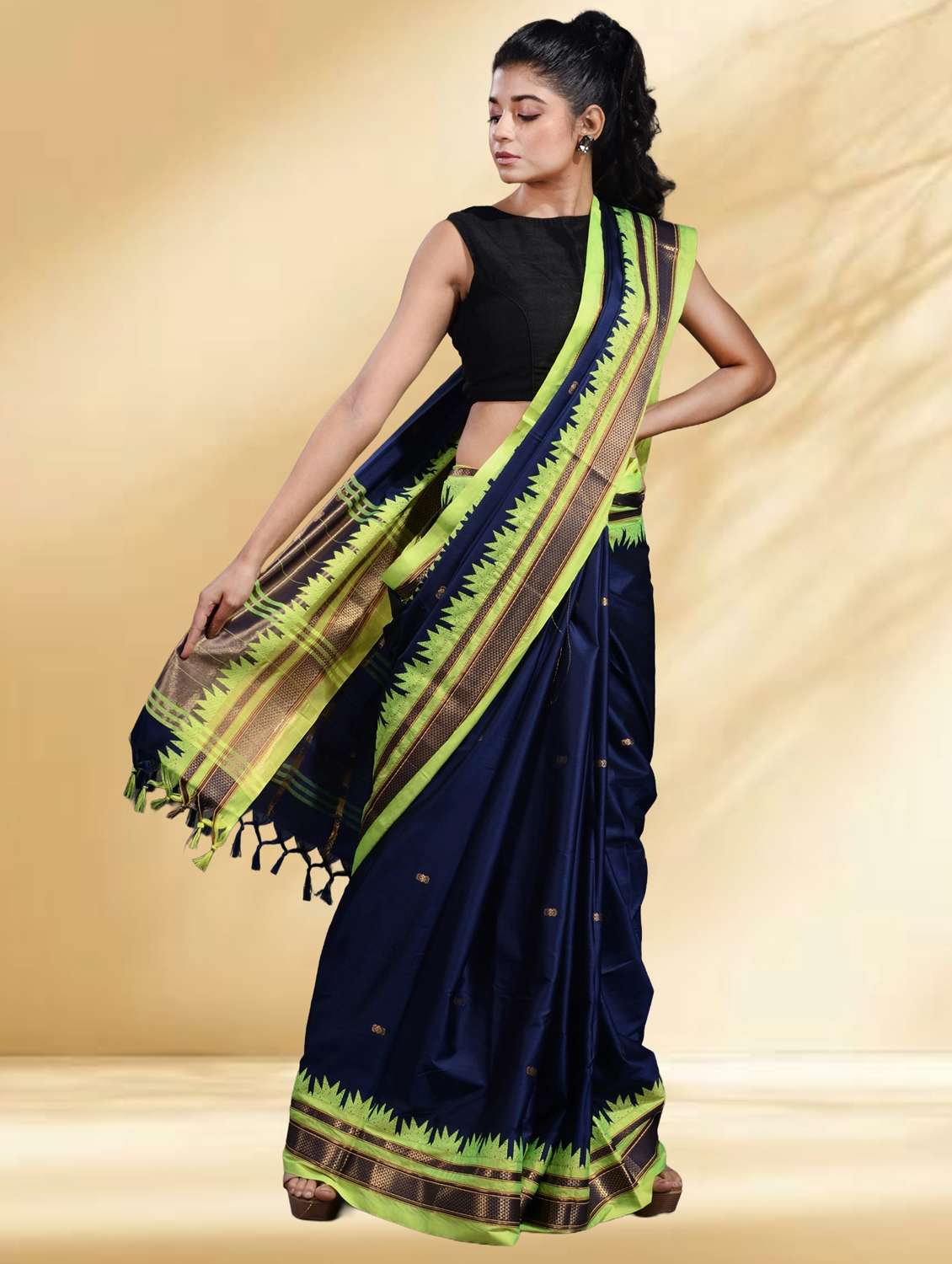 women self design handloom saree with blouse - 22079305 -  Standard Image - 1