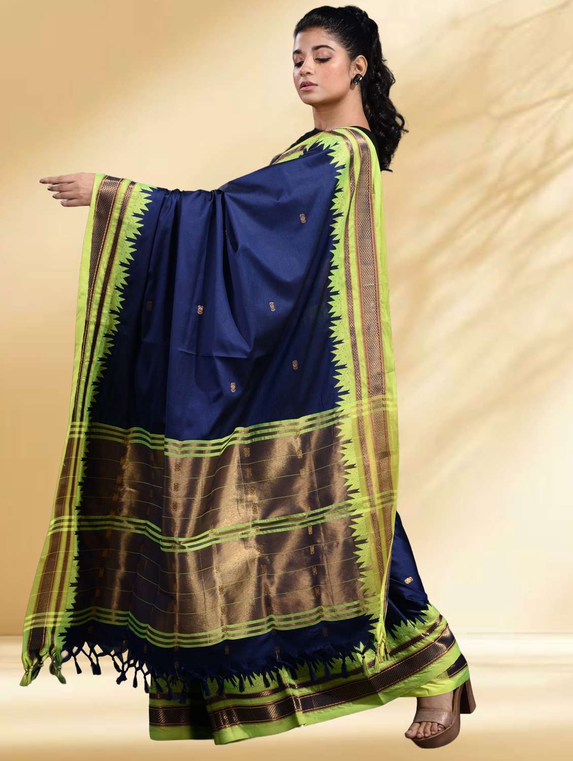 women self design handloom saree with blouse - 22079305 -  Standard Image - 4