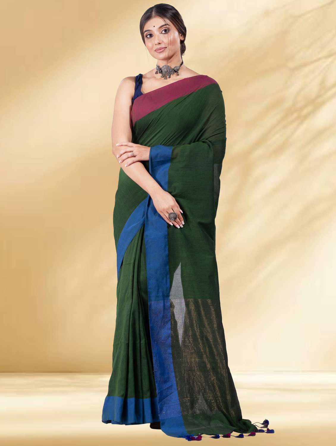 women solid with bordered handloom saree with blouse - 22079307 -  Standard Image - 1