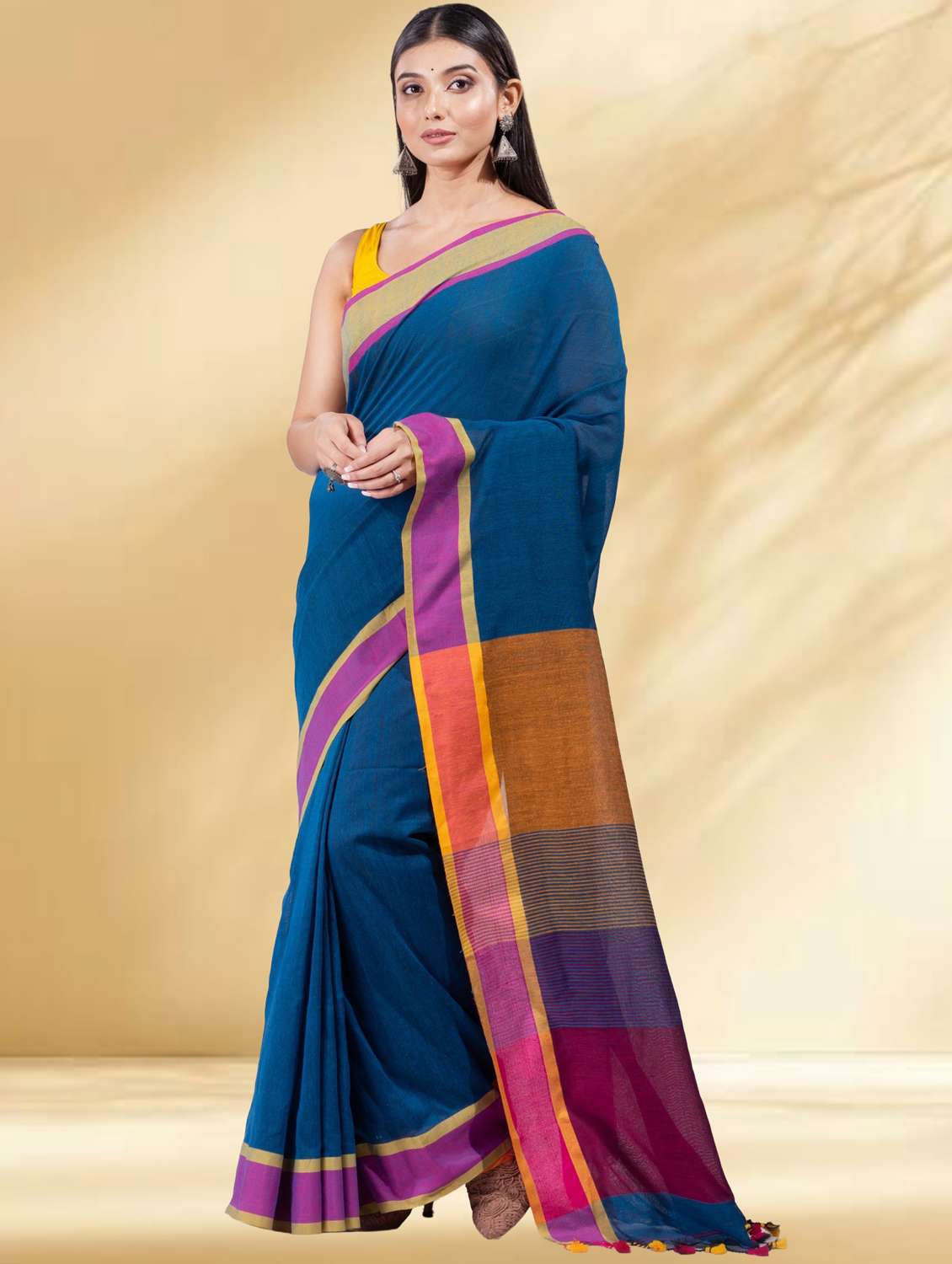 women solid with bordered handloom saree with blouse