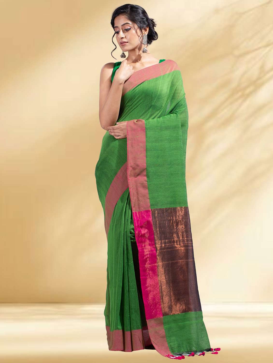 women solid with bordered handloom saree with blouse - 22079311 -  Standard Image - 1