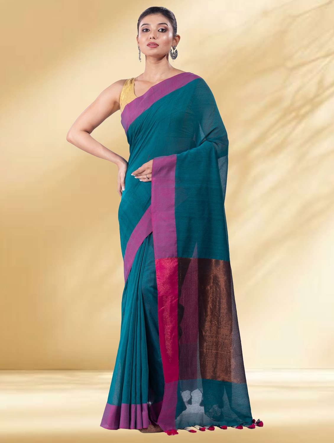 women solid with bordered handloom saree with blouse - 22079312 -  Standard Image - 1