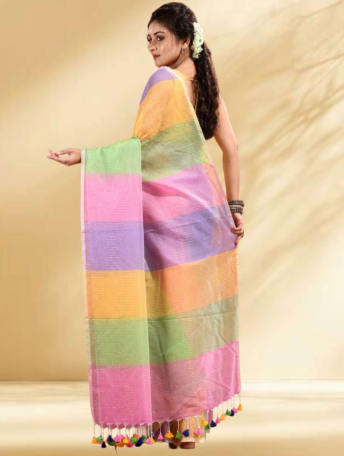 women striped handloom saree - 22079318 -  Standard Image - 4