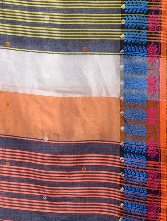 women self design handloom saree with blouse - 22079327 - Standard Image - 4