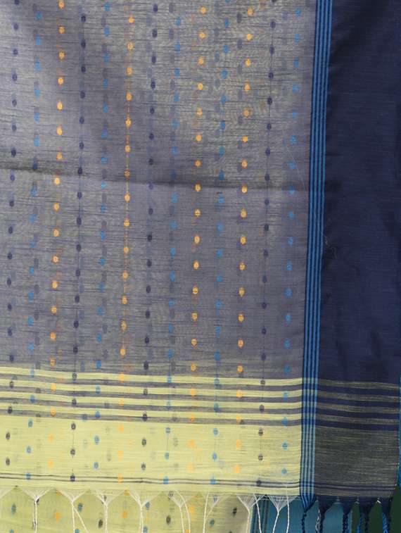women self design handloom saree with blouse - 22079330 - Standard Image - 4