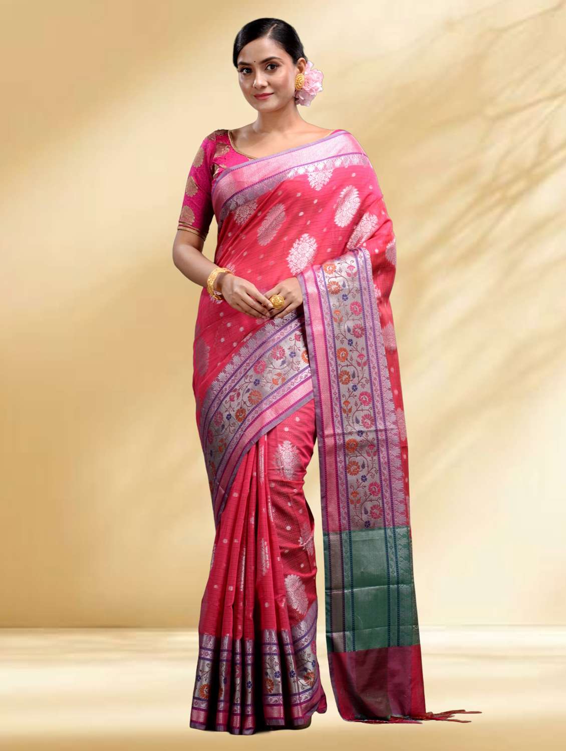 women self design handloom saree with blouse