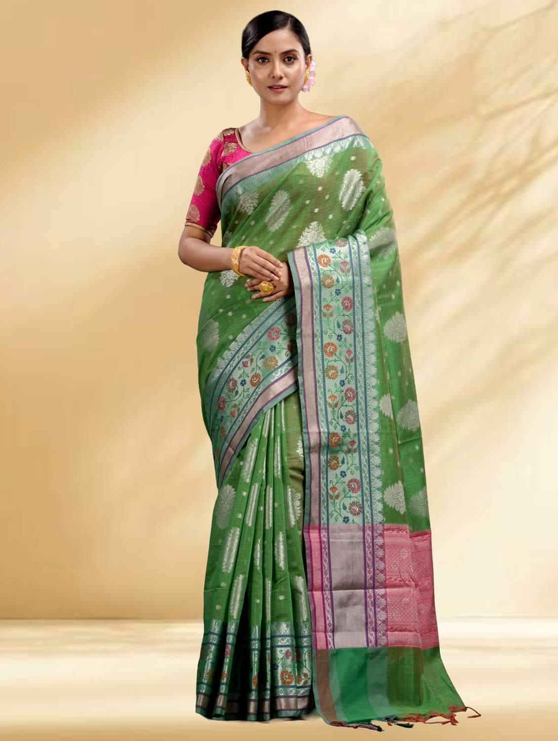 women self design handloom saree with blouse