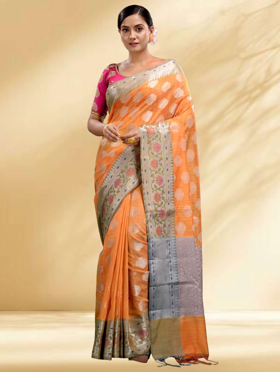women self design handloom saree with blouse