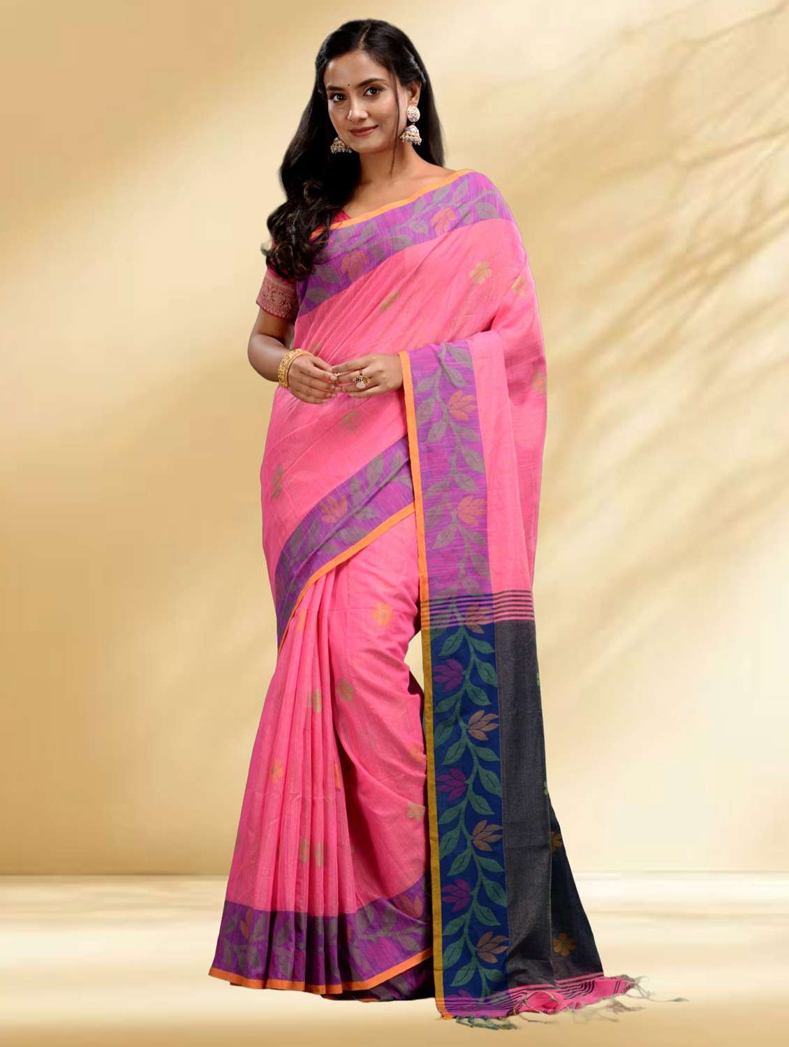 women self design handloom saree with blouse