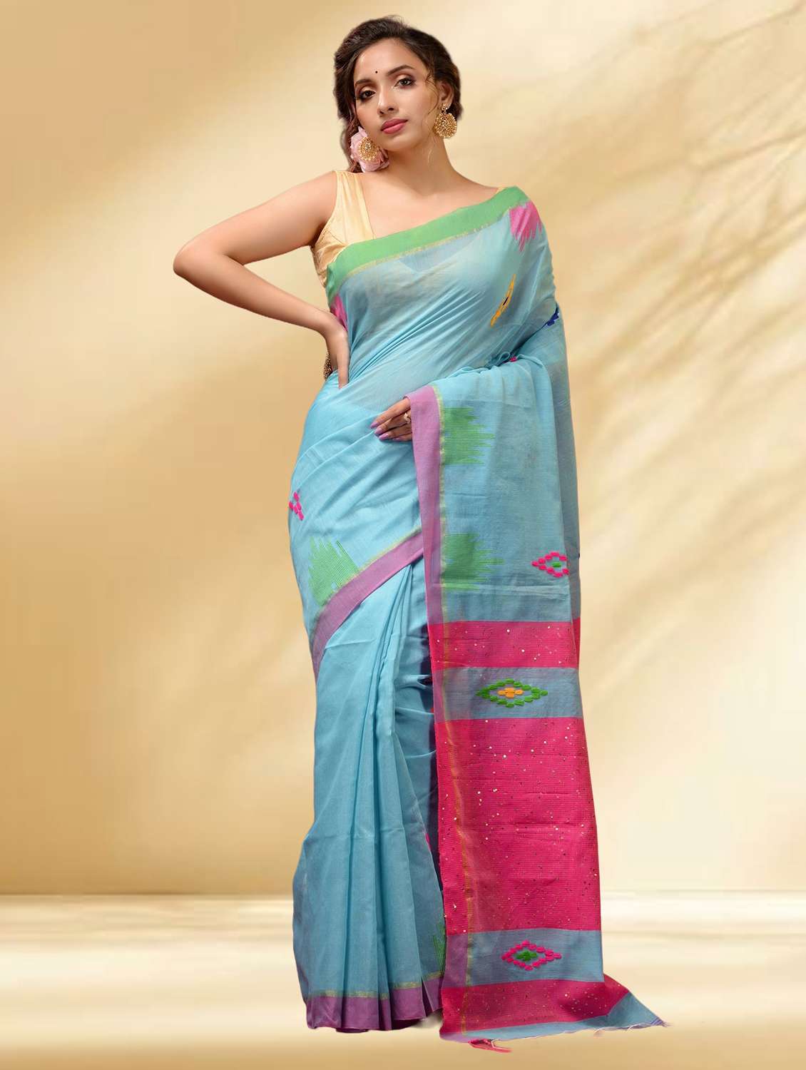 women self design handloom saree with blouse