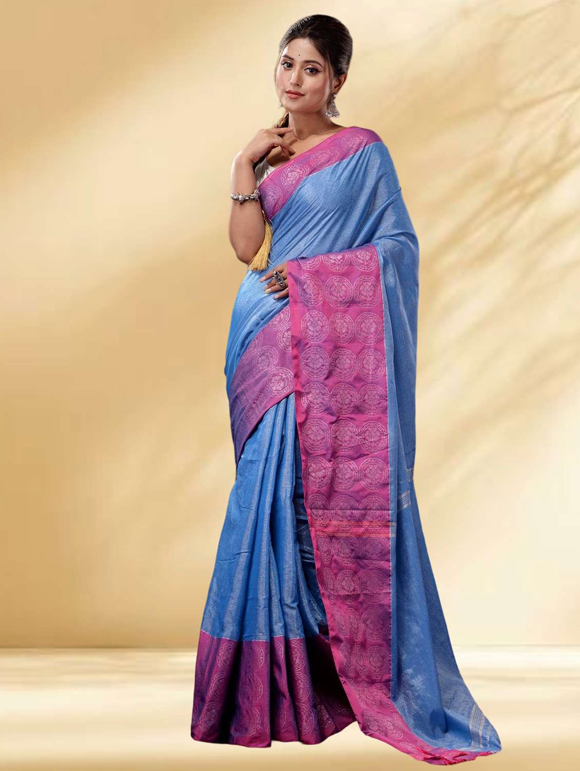 women solid with bordered handloom saree with blouse - 22079351 -  Standard Image - 1