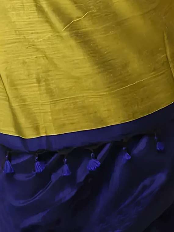 women solid handloom saree with blouse - 22079354 -  Standard Image - 4