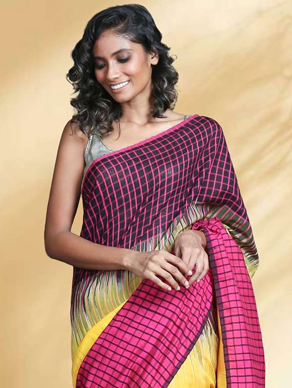 women checkered handloom saree with blouse - 22079358 -  Standard Image - 1