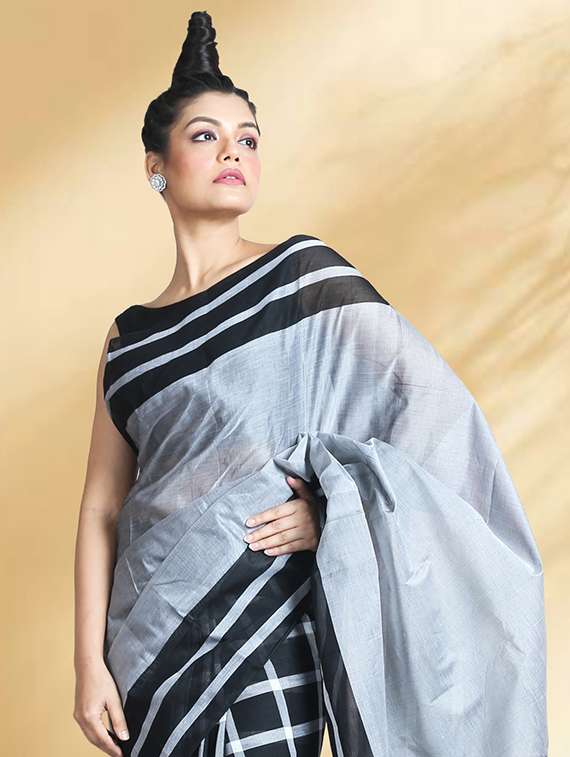 women checkered handloom saree - 22079363 - Standard Image - 1