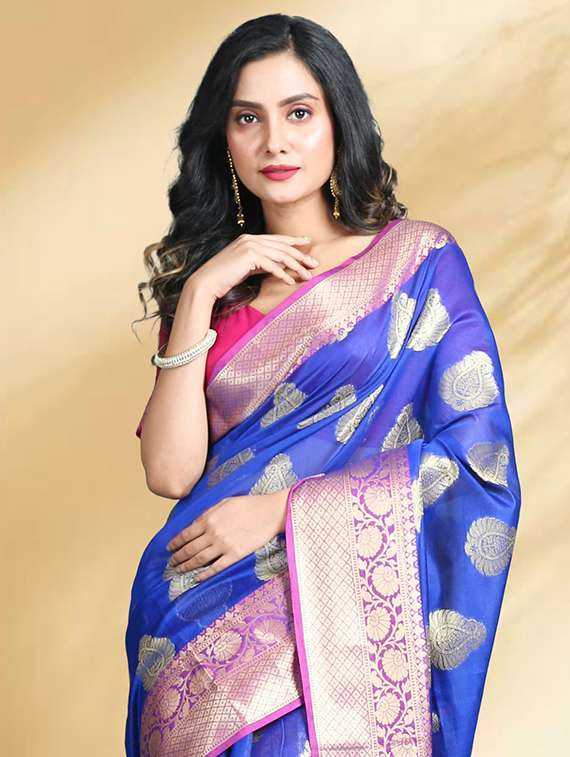 women self design bordered saree with blouse - 22079378 -  Standard Image - 1