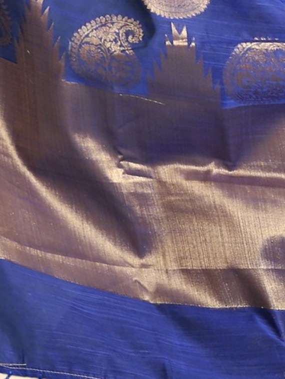 women self design handloom saree with blouse - 22079379 -  Standard Image - 4