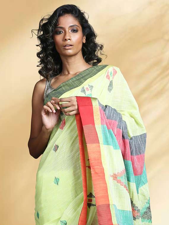 women self design handloom saree with blouse - 22079387 -  Standard Image - 1