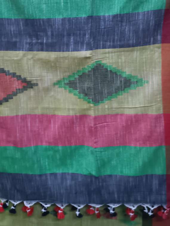 women self design handloom saree with blouse - 22079387 -  Standard Image - 4