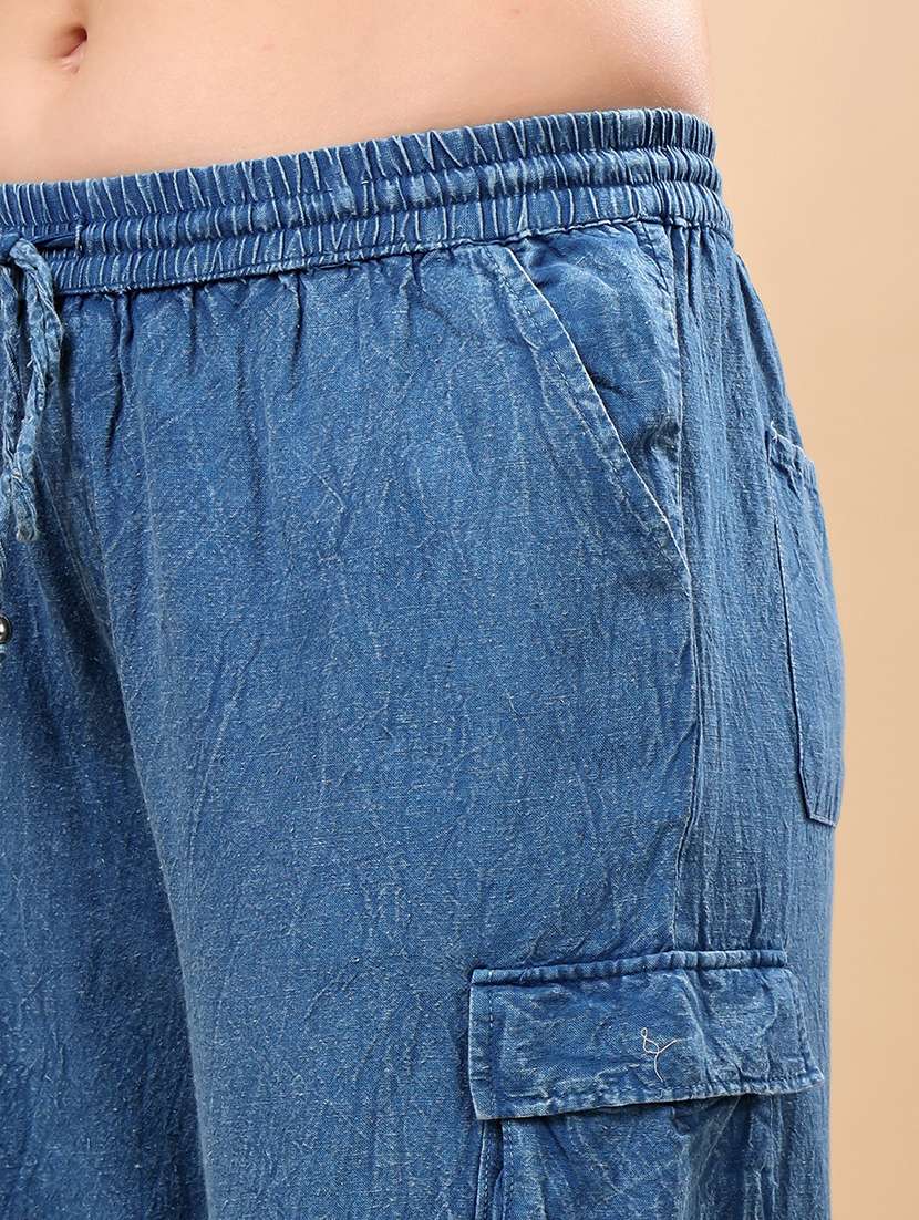 women solid mid rise cargo short - 22079534 - Standard Image - 4