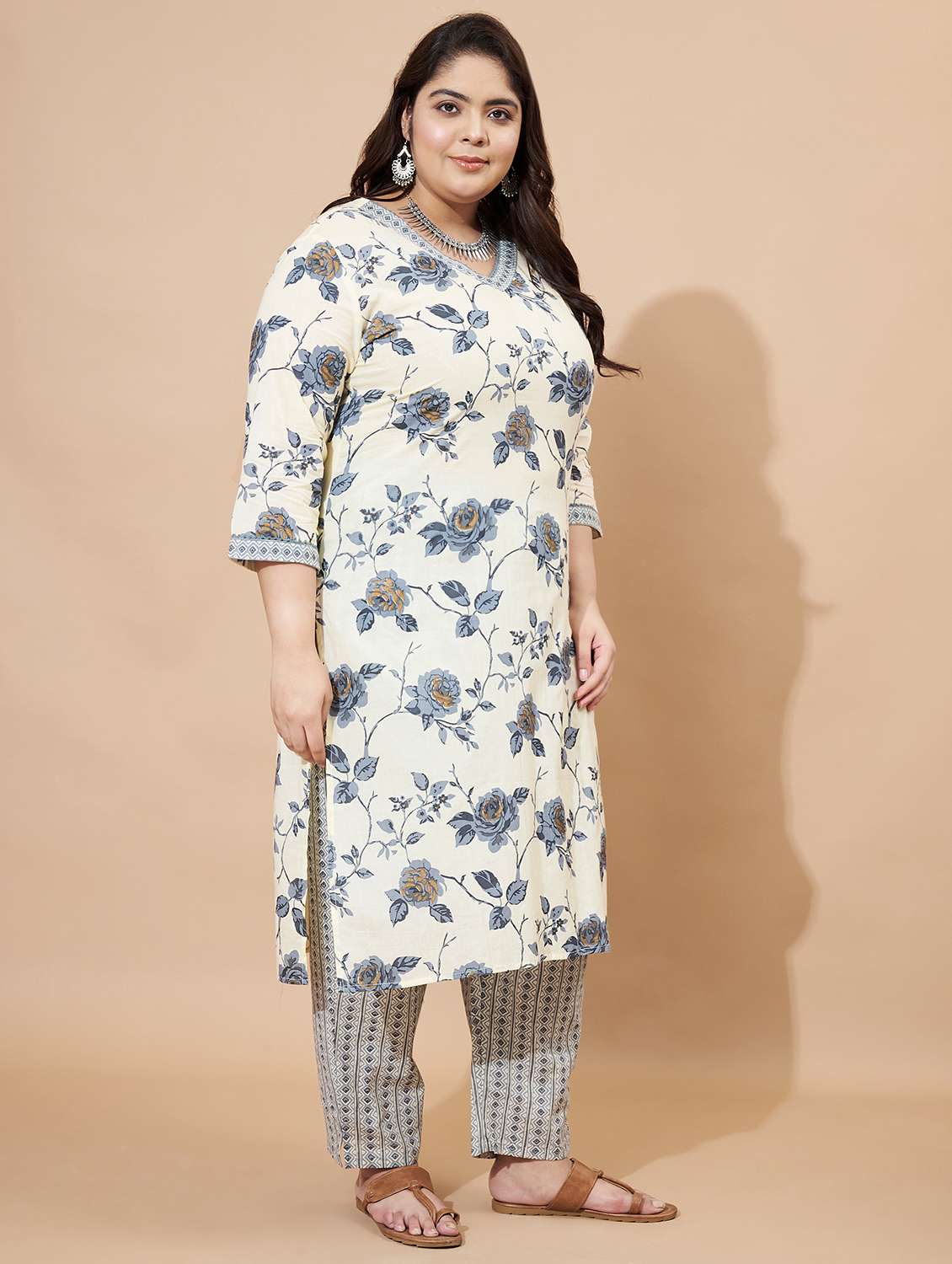women floral three quarter sleeve kurta pant with dupatta set - 22080551 -  Standard Image - 1