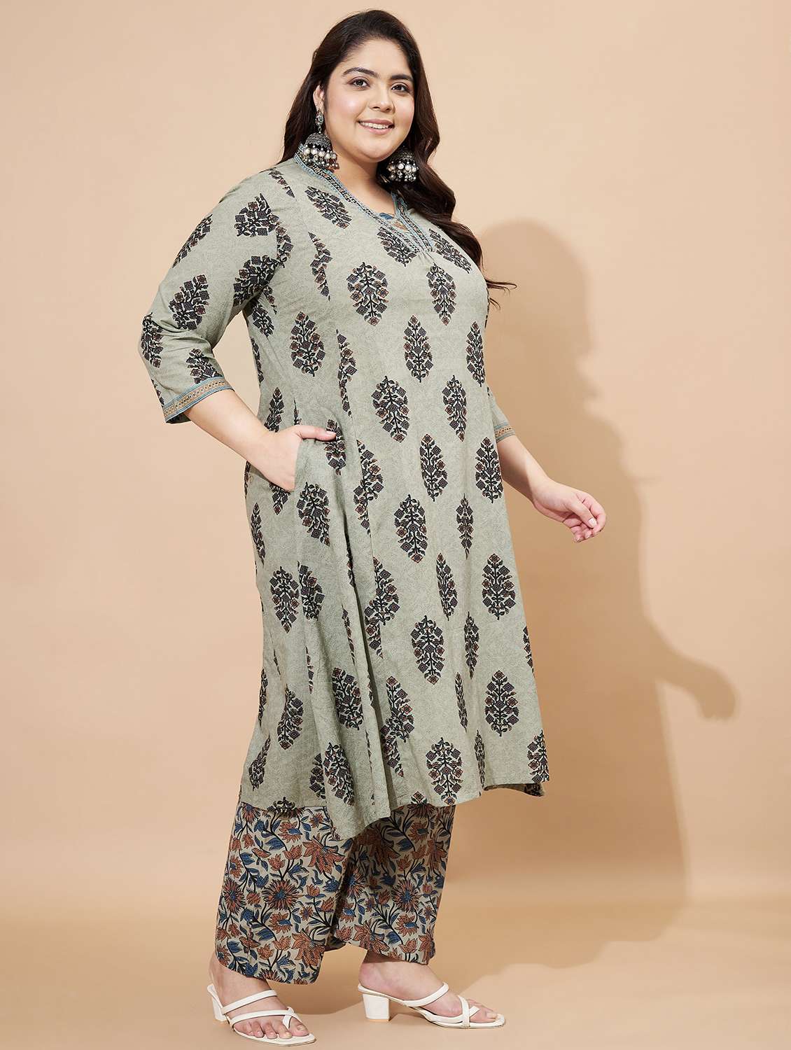 women three quarter sleeve kurta palazzo with dupatta set - 22080555 -  Standard Image - 4