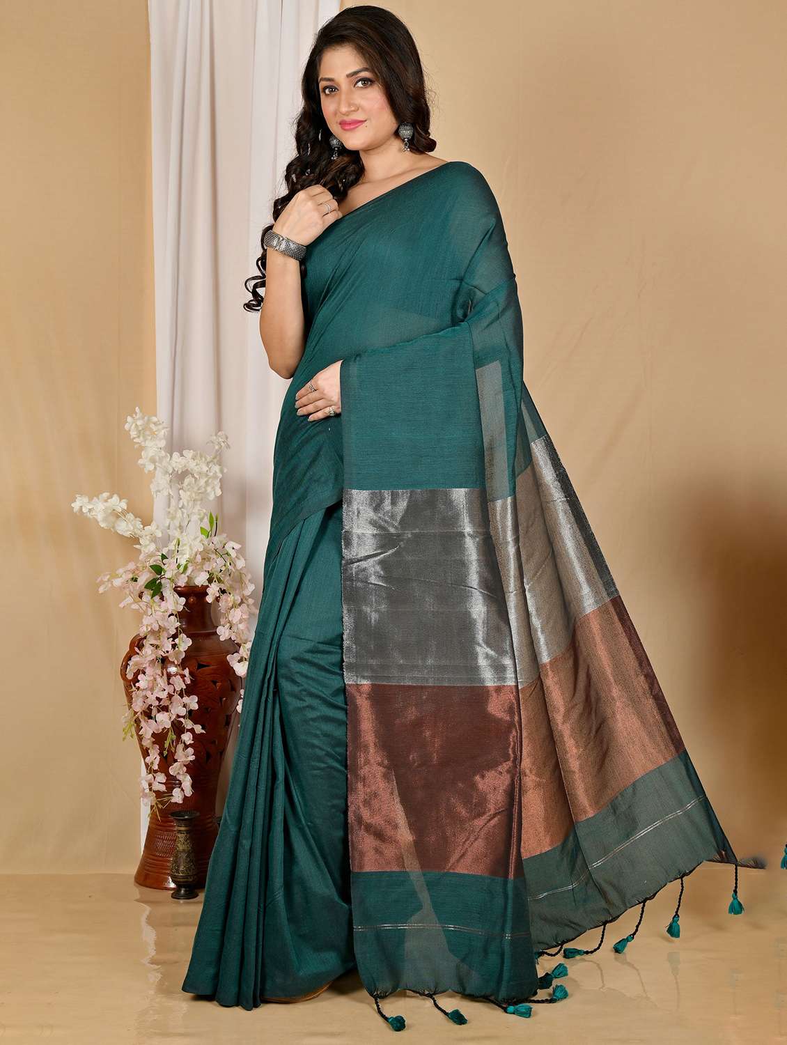 women solid handloom saree with blouse - 22081604 -  Standard Image - 1