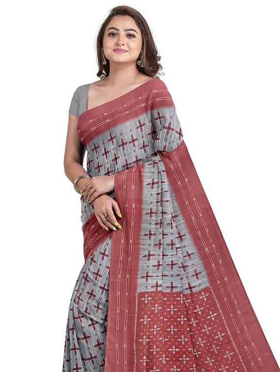 women self design handloom saree with blouse - 22081696 -  Standard Image - 1