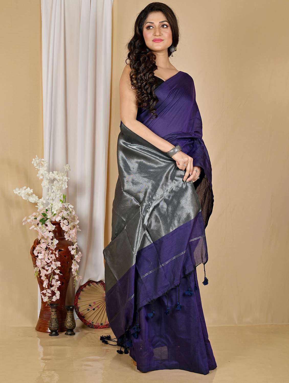 women solid handloom saree with blouse - 22081808 -  Standard Image - 1