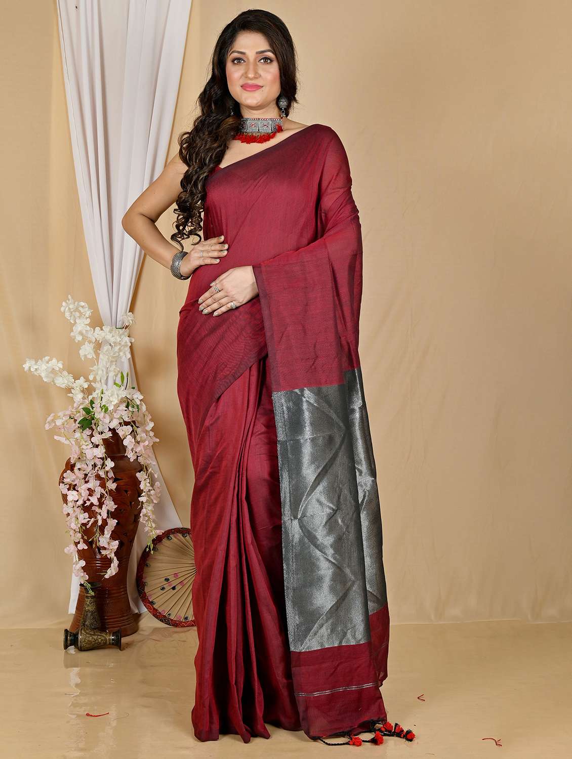 women solid handloom saree with blouse