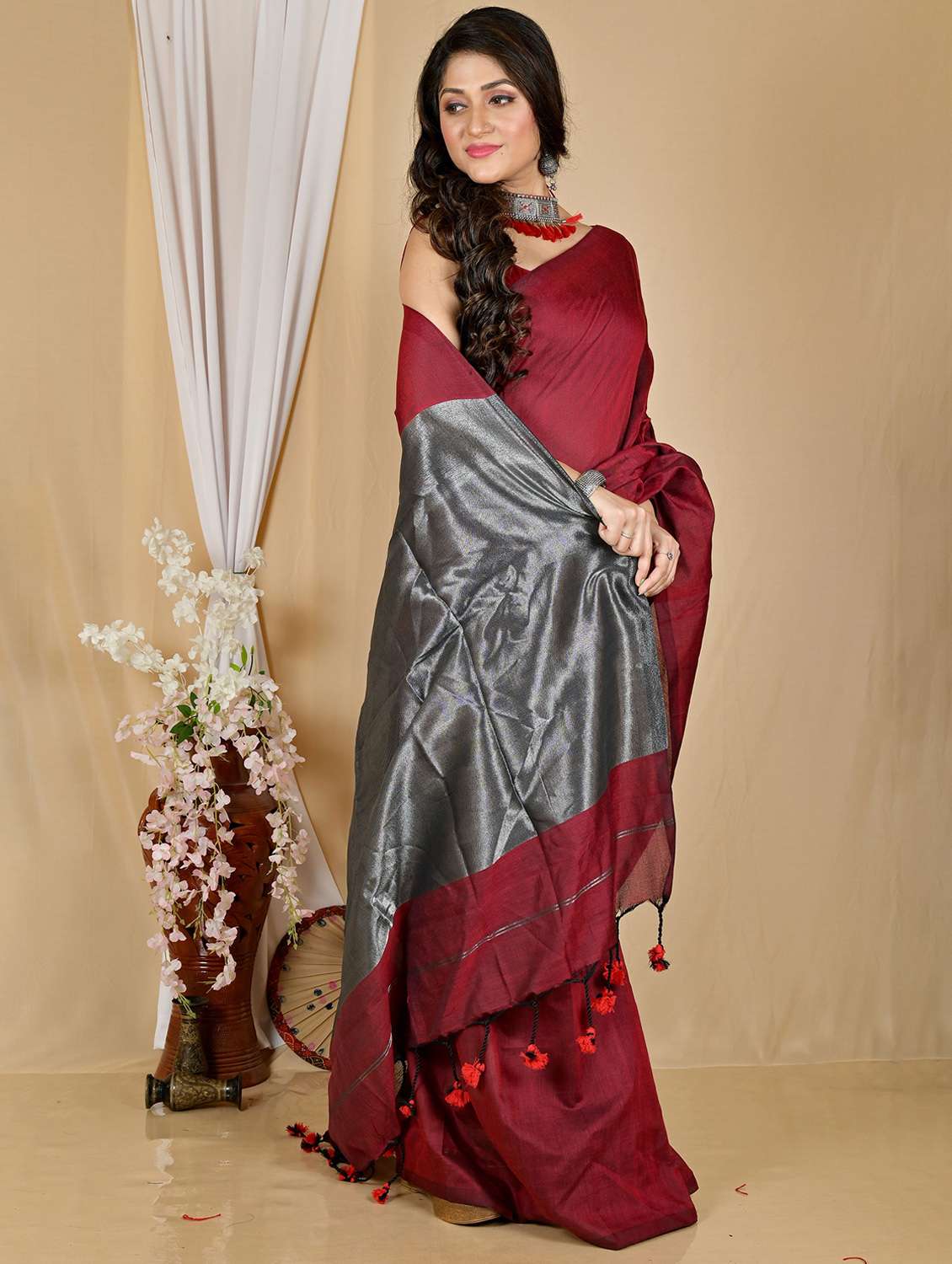 women solid handloom saree with blouse - 22081853 - Standard Image - 1
