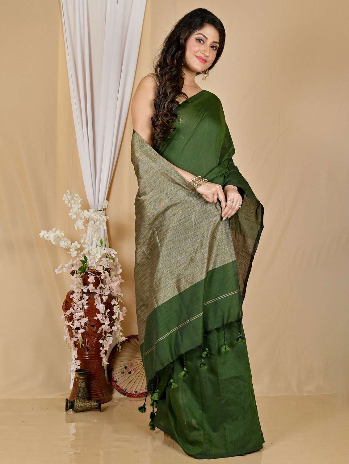 women solid handloom saree with blouse - 22081855 - Standard Image - 1
