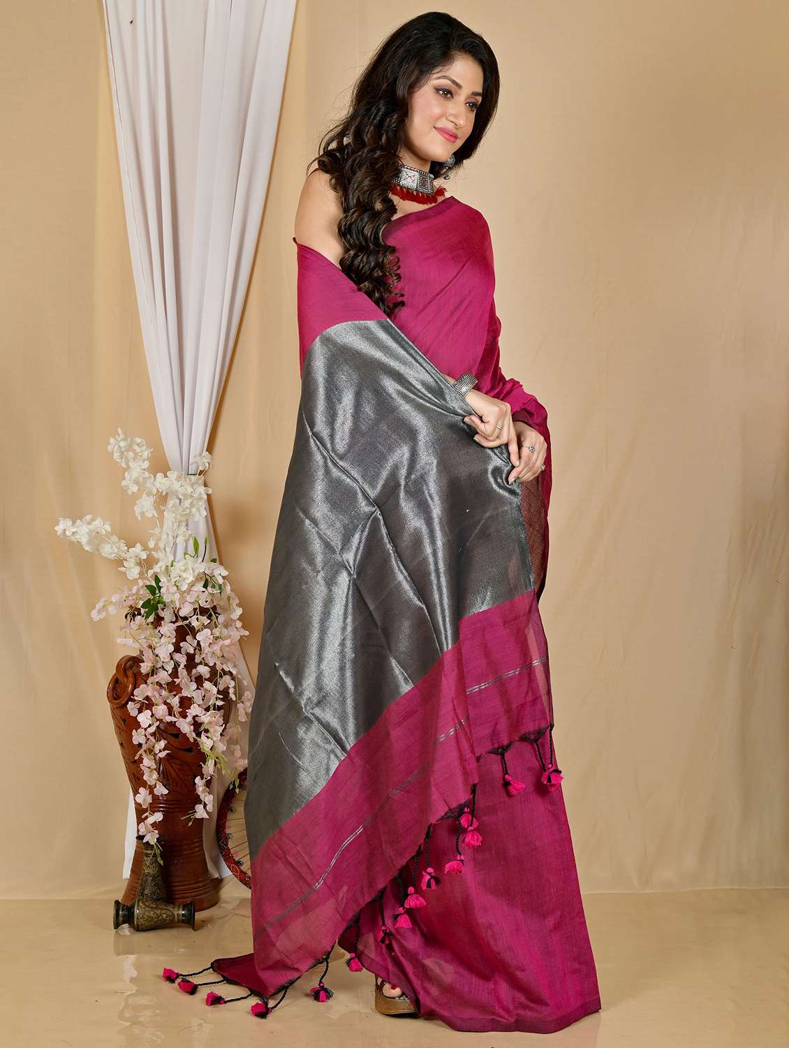 women solid handloom saree with blouse - 22081940 -  Standard Image - 1