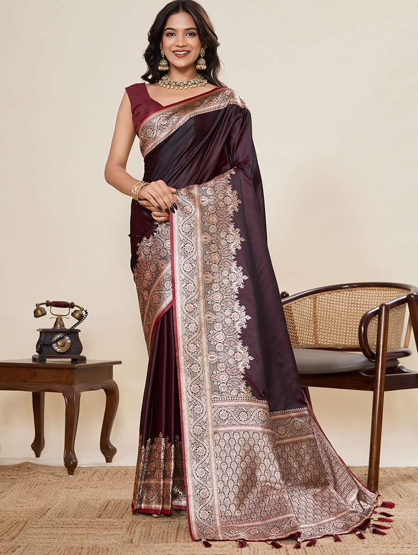 women solid with bordered saree with blouse